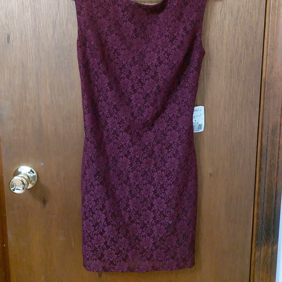 BNWT Forever 21 Lace Burgundy Wine Dress - Picture 2 of 4